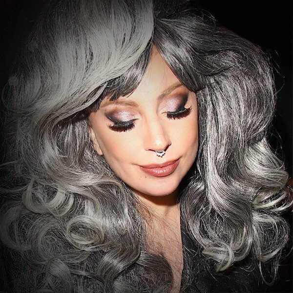 Lady Gaga cheveux gris